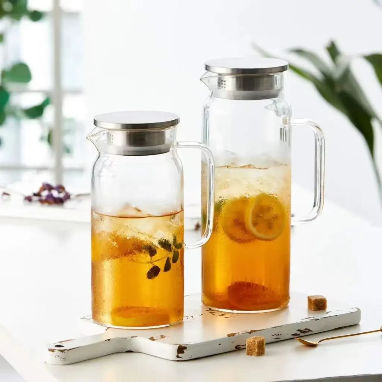 1.5L Heat Resistant Customized Borosilicate Glass Cold Water Jug Pitcher with Metal Lid