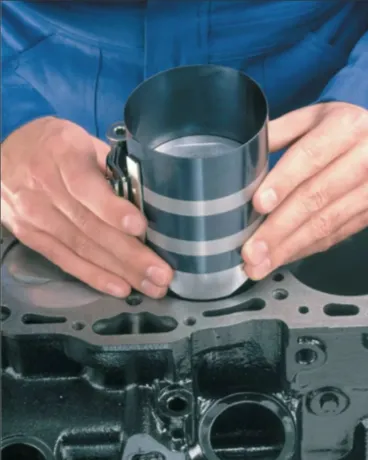 Precautions for installing the piston into the cylinder bore