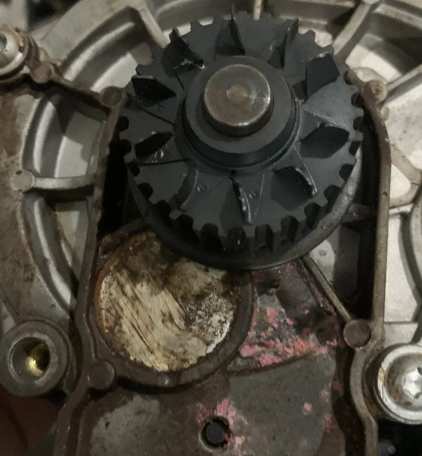 Audi and Volkswagen water pumps leak frequently, revealing the root cause of the failure, a must-read for car owners!