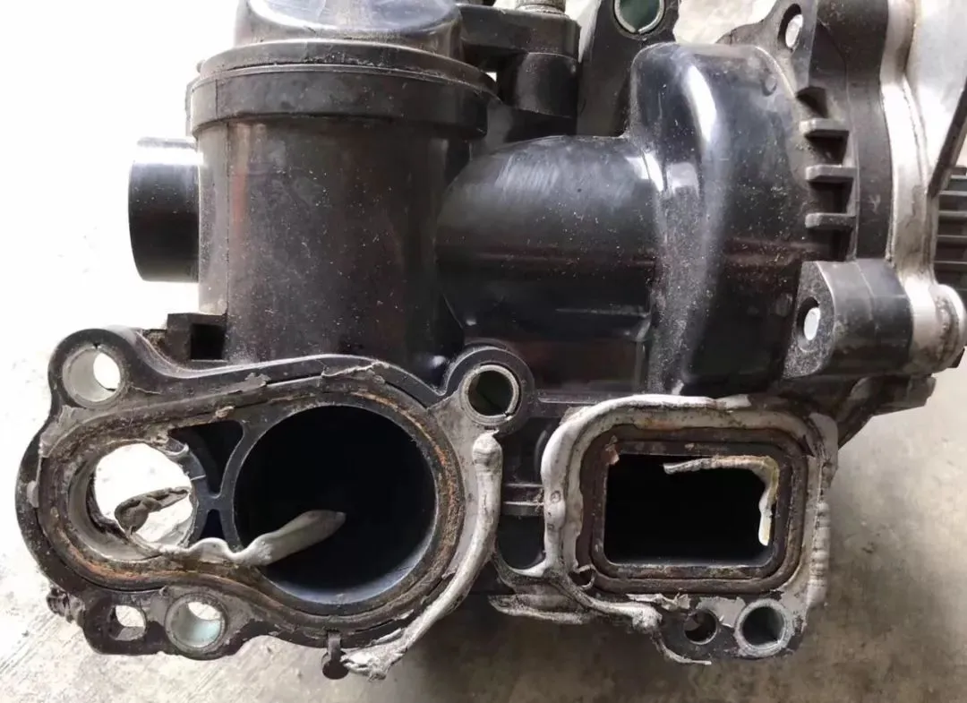 Do not use glue when installing the water pump!!!