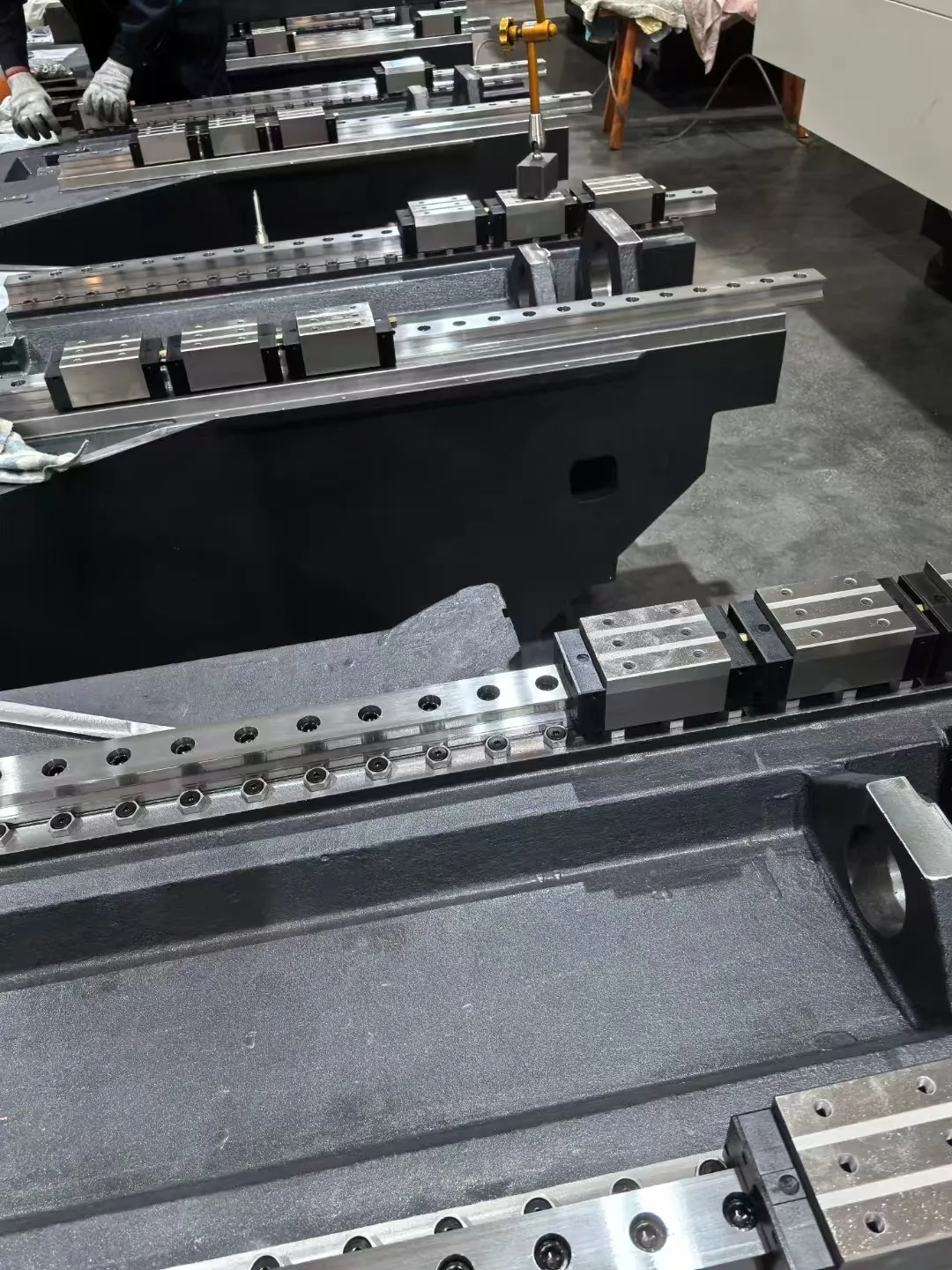 linear guide manufacturers