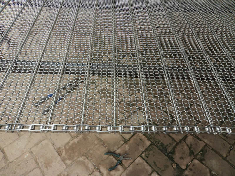 Need Wire Mesh Conveyor Belts that Last and Clean Easily?