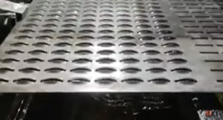 The Production Process Of Metal Anti-skid Plates