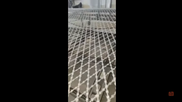 Wholesale Safety Barbed Wire Fence Roll Farm Galvanized Wire Pasture Grassland Razor Barbed Wire