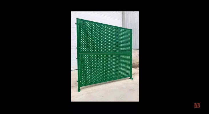 Green Perforated Metal Fence With Various Hole Types Can Be Customized