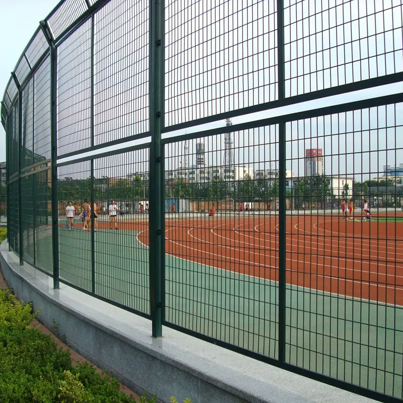 How to choose a suitable sports field fence: safety, durability and beauty