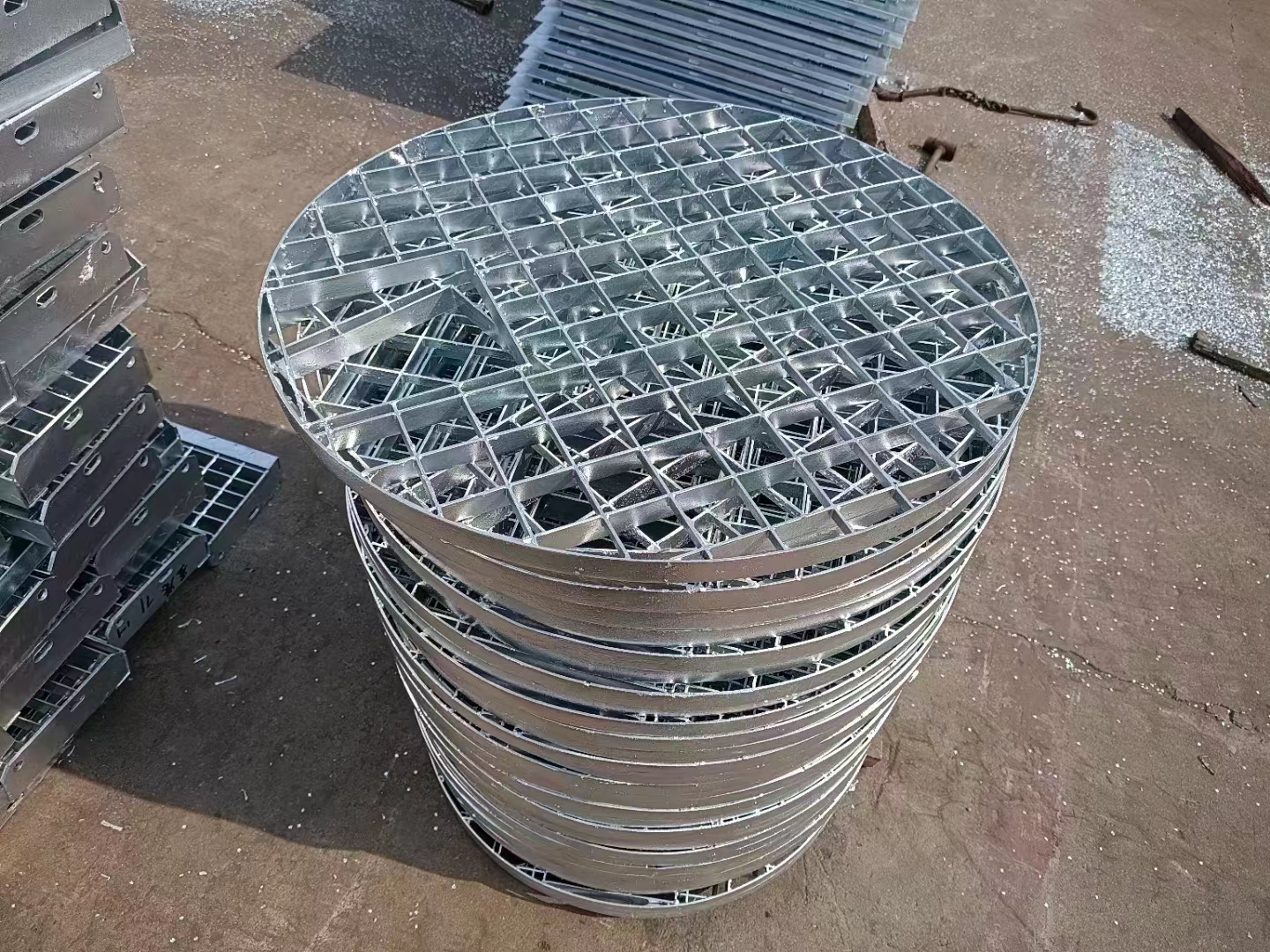 What issues should be paid attention to when purchasing special-shaped steel gratings