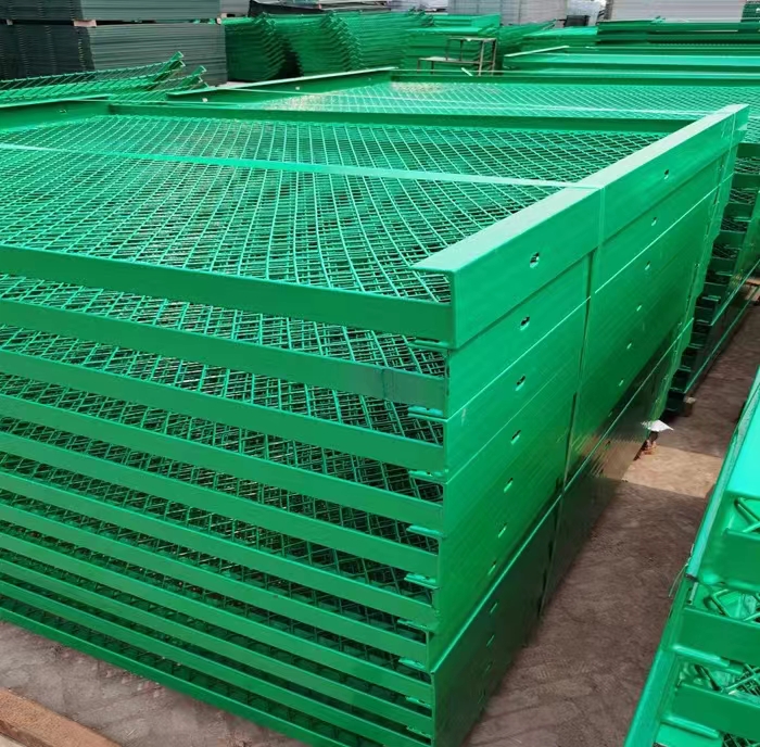 The main advantages of hot-dip galvanized highway guardrail products