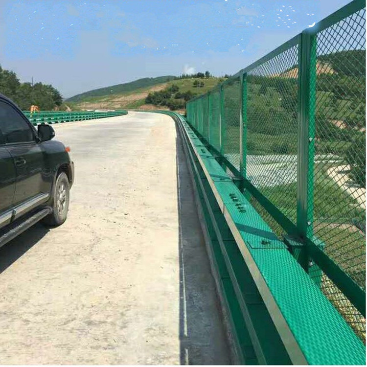 The main advantages of hot-dip galvanized highway guardrail products