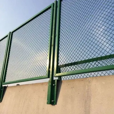 Importance and application of anti-throw nets in traffic facilities