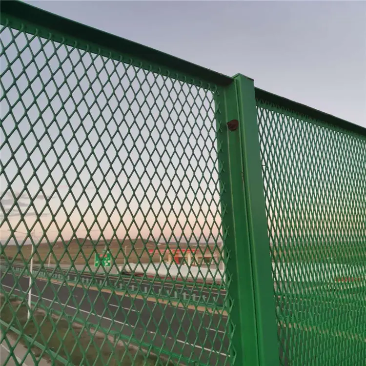 Why choose expanded mesh for the anti-throwing net of the road?