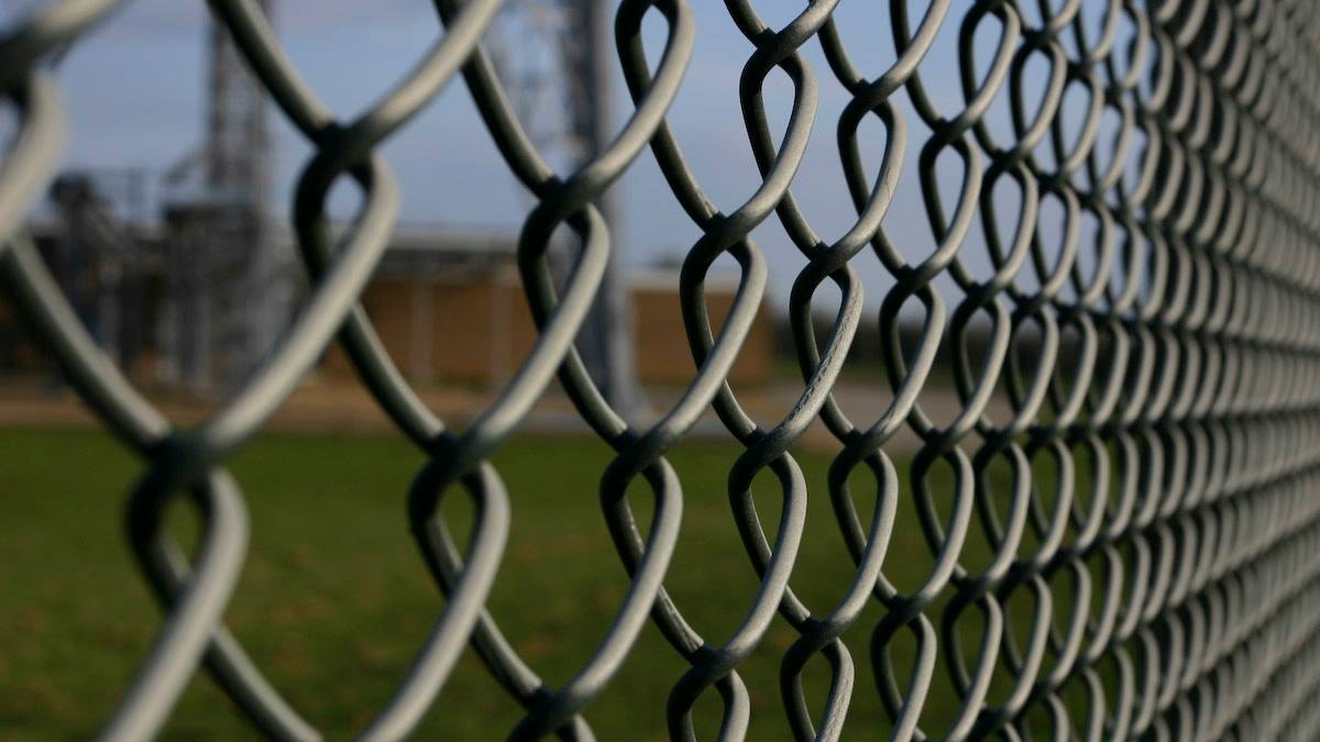 Get to know chain link fence with me