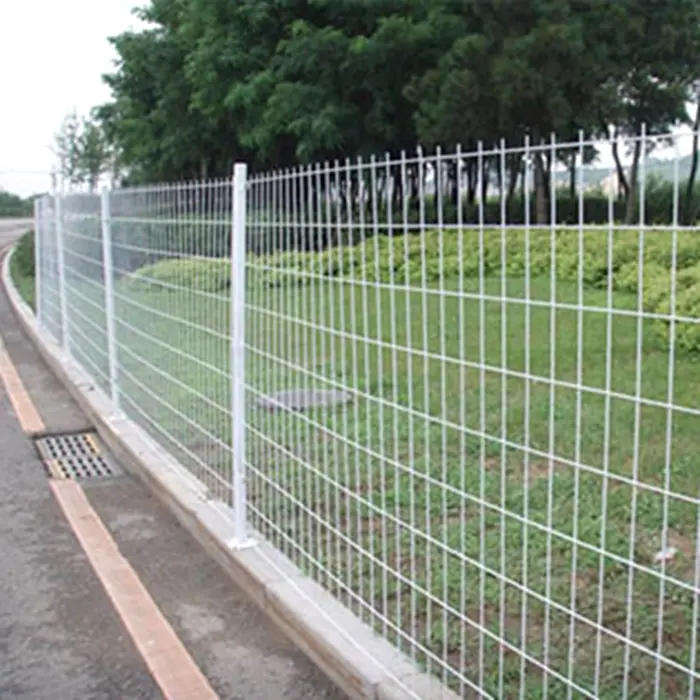 High strength and durability corrosion-resistant double-sided wire fence