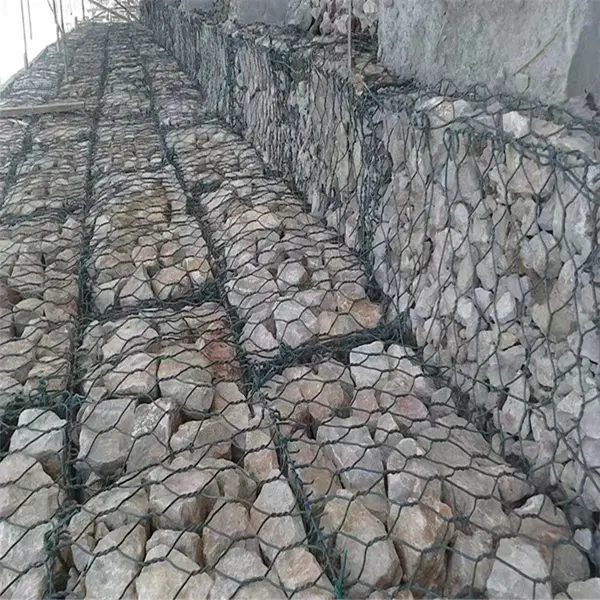 How does the gabion mesh fix the reservoir?