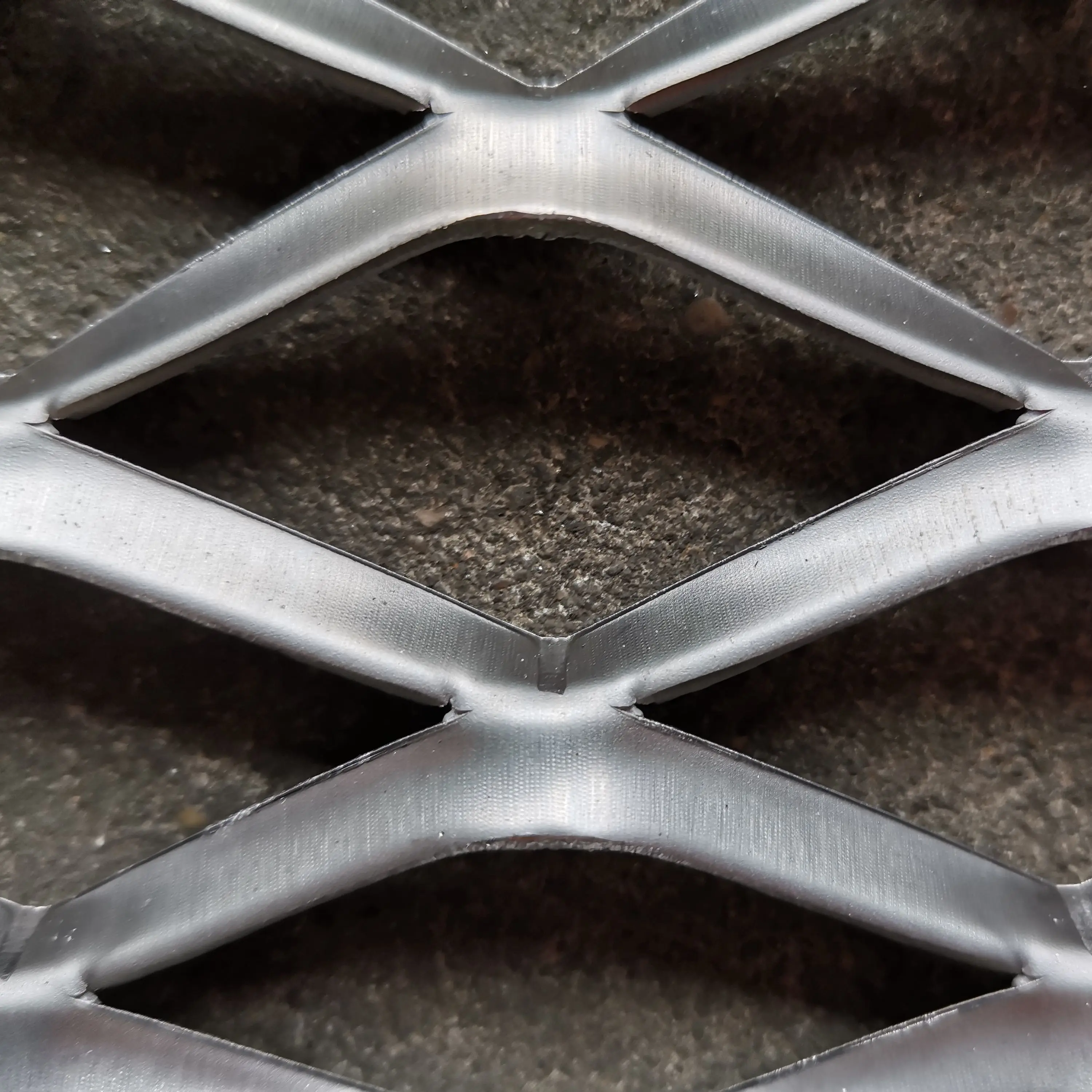 Hot Sale Expanded Metal Mesh Rolls In Rhombus Mesh Expanded Metal Mesh Fence