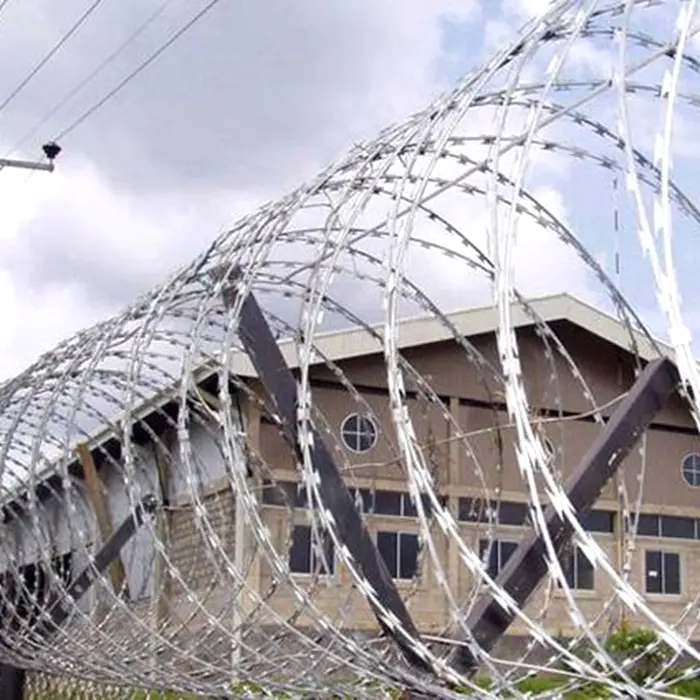 Galvanized Razor Wire Barbed Wire Coils Security Wire Fence