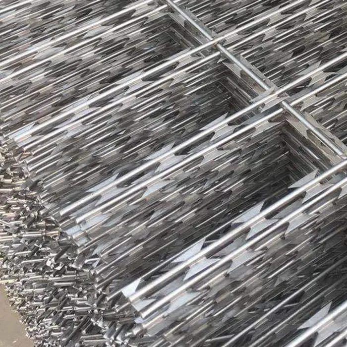 Used Security Galvanized Razor Barbed Wire Mesh Fence / Welded Razor Mesh Fence For Protection