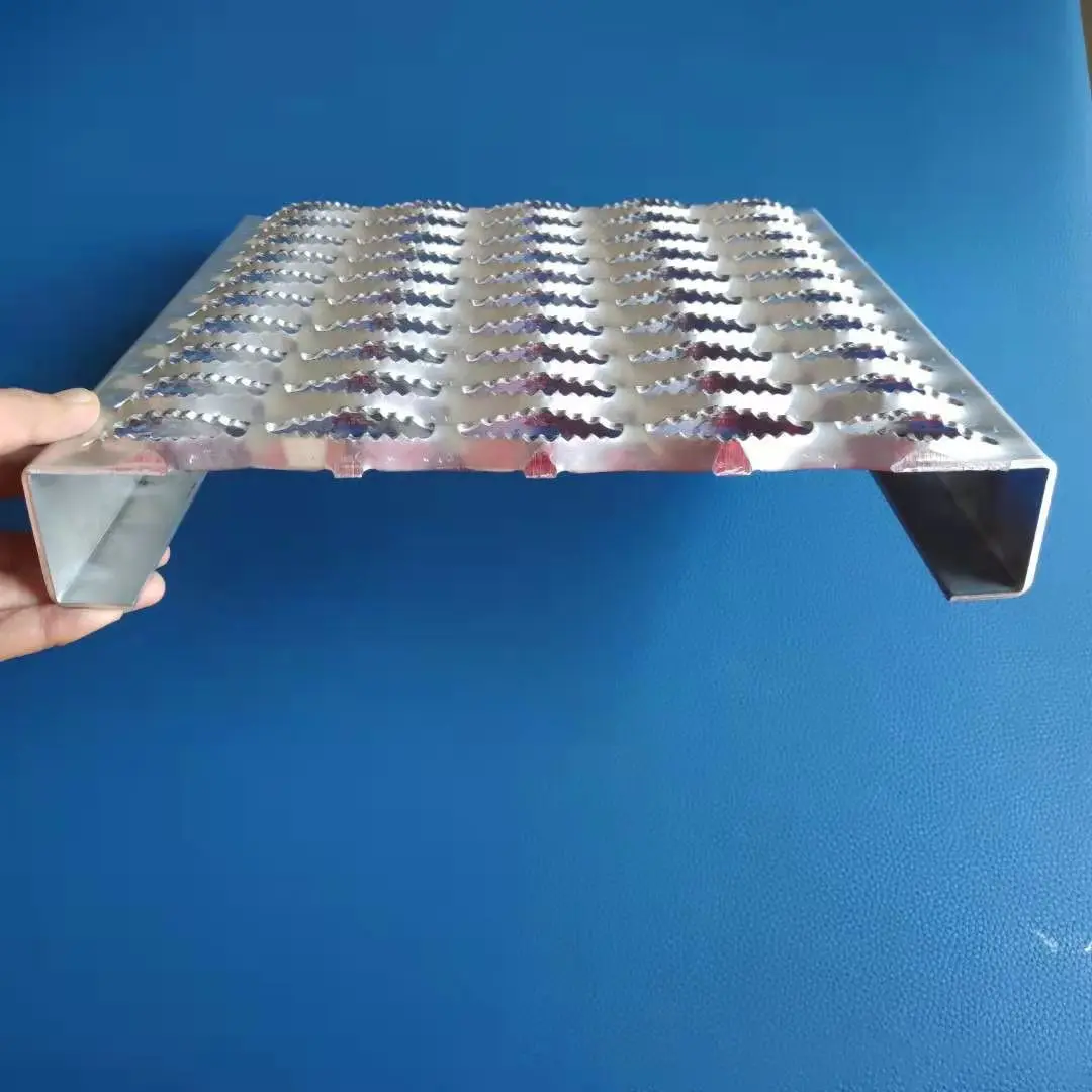 Non-slip Stair Treads Perforated Metal Plate with alligator mouth