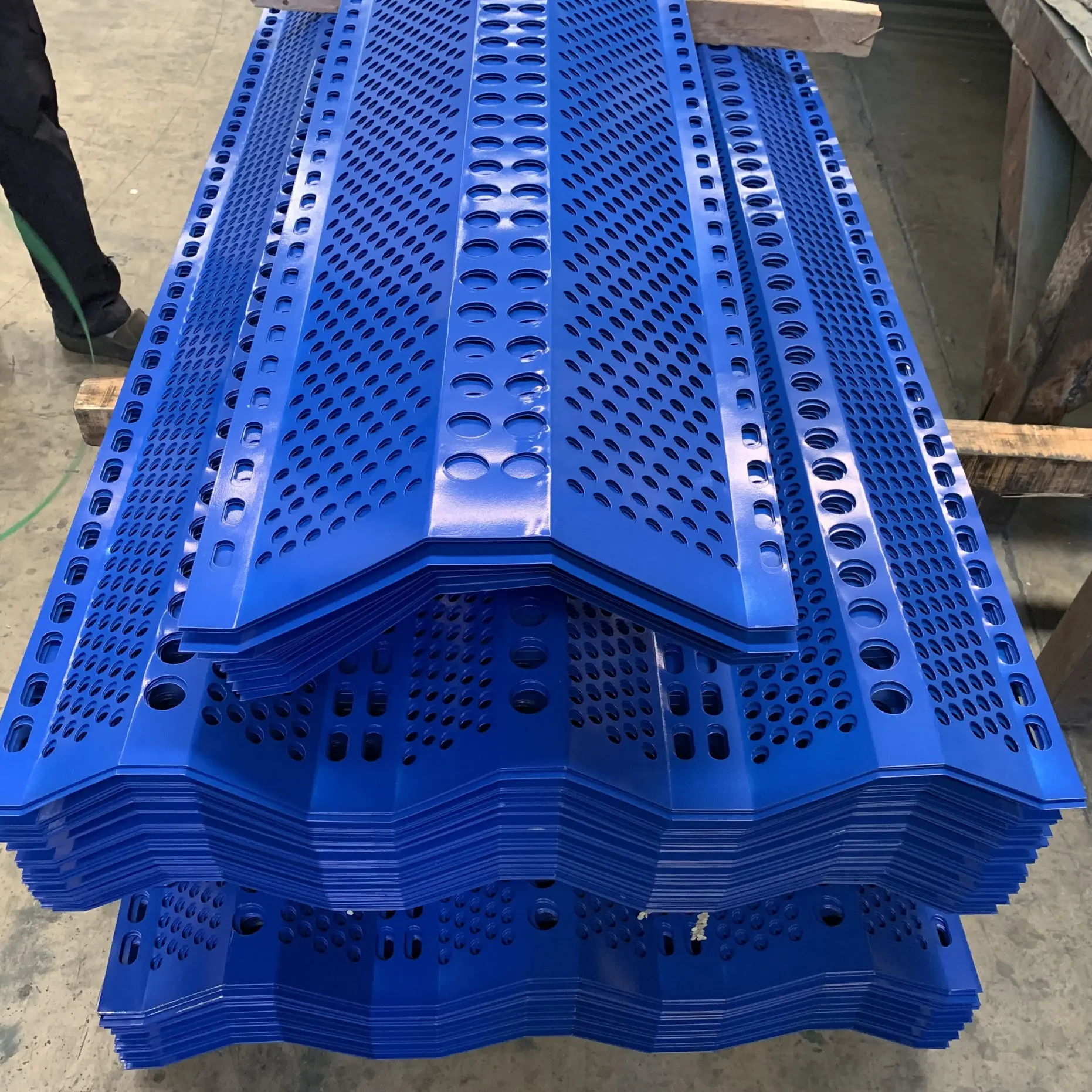 Customizable blue windbreak fence windbreak barrier for coal mine