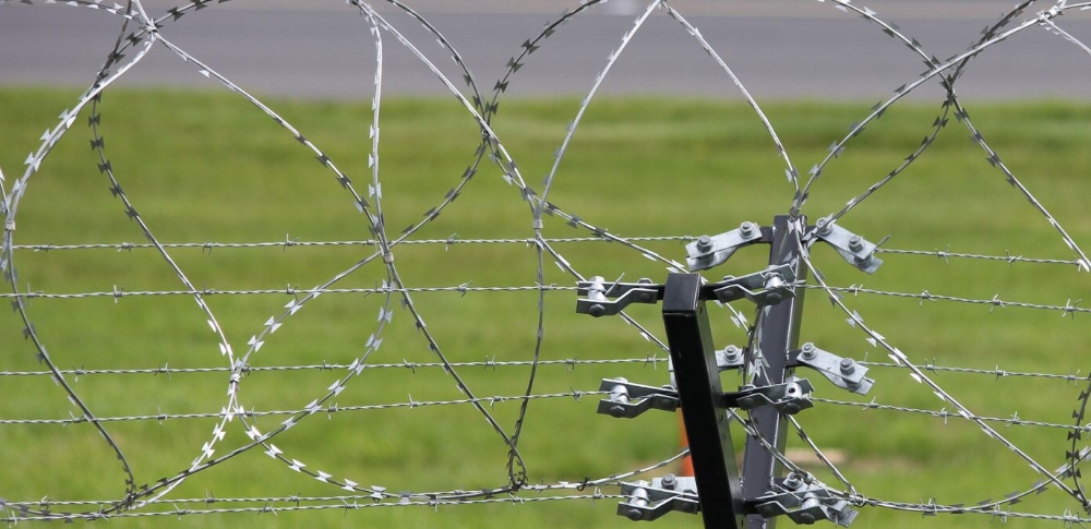 In what situations can razor barbed wire play its best role?