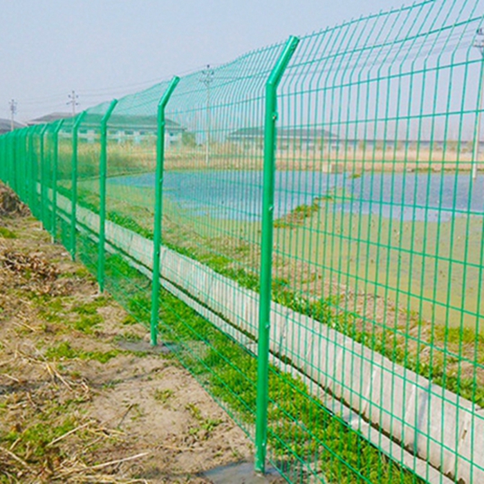 What are the benefits of the long service life of bilateral wire guardrail nets?