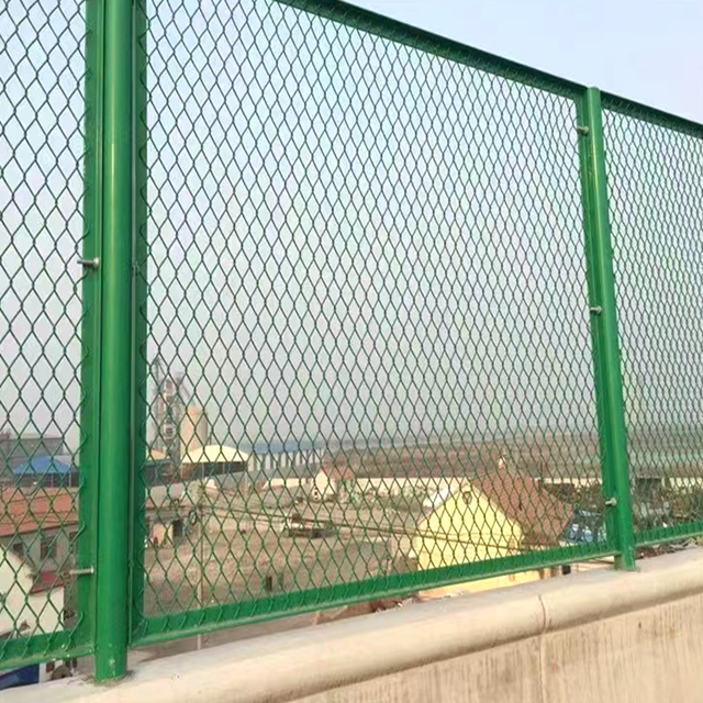 Anti-corrosion process method for the surface of dark green railway protective fence