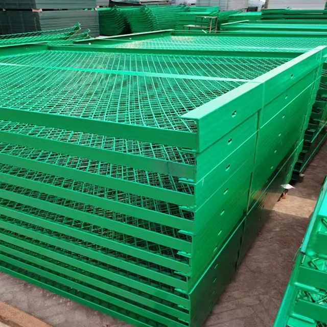 Anti-corrosion process method for the surface of dark green railway protective fence
