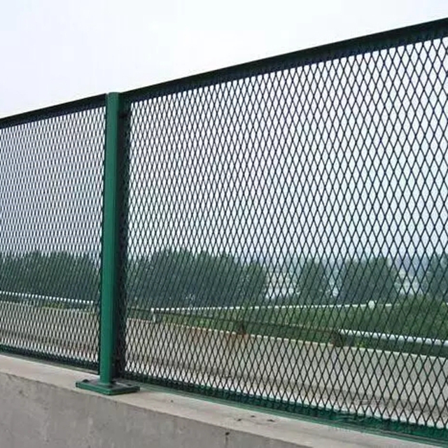 Which metal mesh is better for bridge anti-throwing mesh?