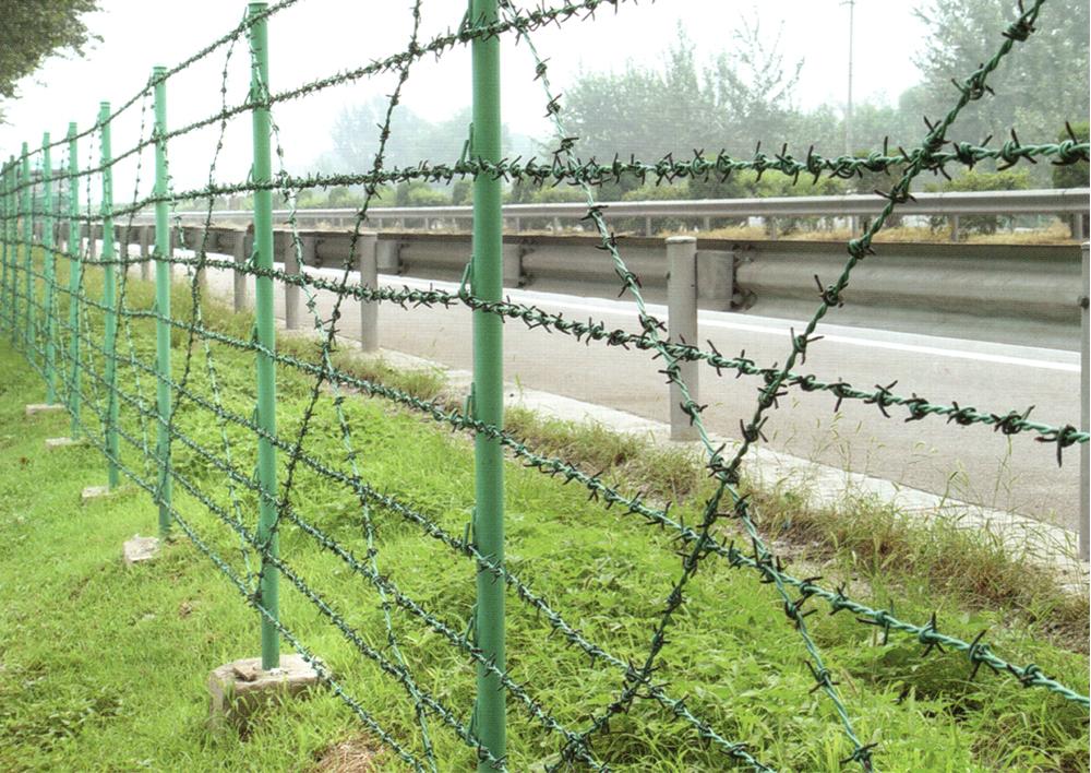 Is barbed wire the same as razor wire?