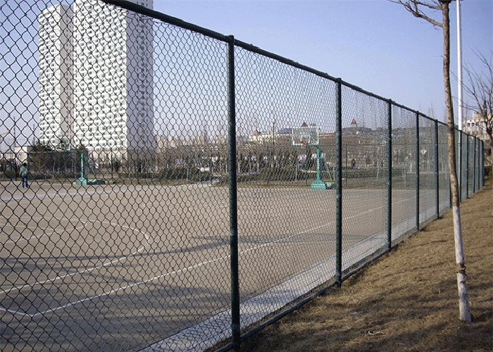 What are the commonly used chain link fence specifications?