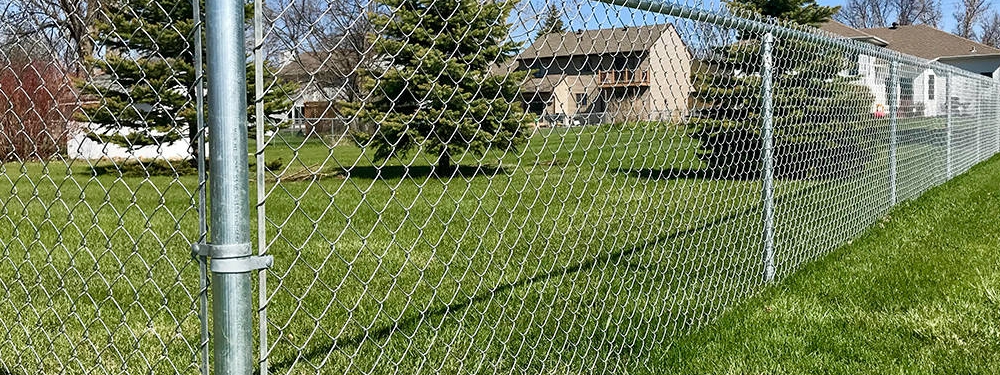 Application and advantages of chain link fence in modern agriculture