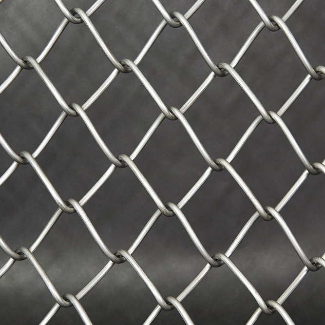 What are the commonly used chain link fence specifications?