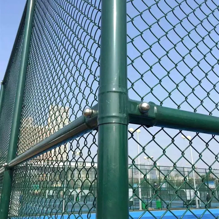 What are the commonly used chain link fence specifications?