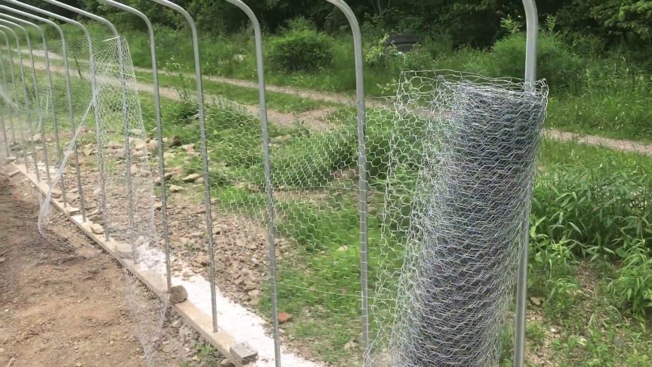 Customized farm fences to meet different breeding needs