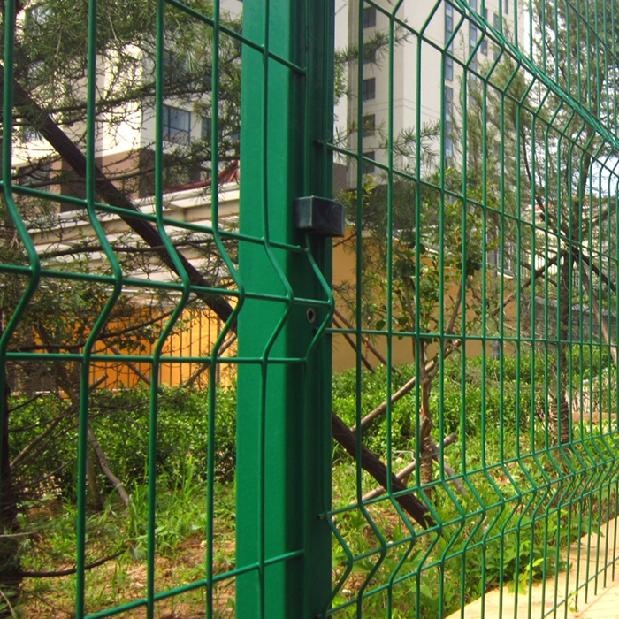 Triangular bending guardrail net is more popular due to its high strength and easy installation.