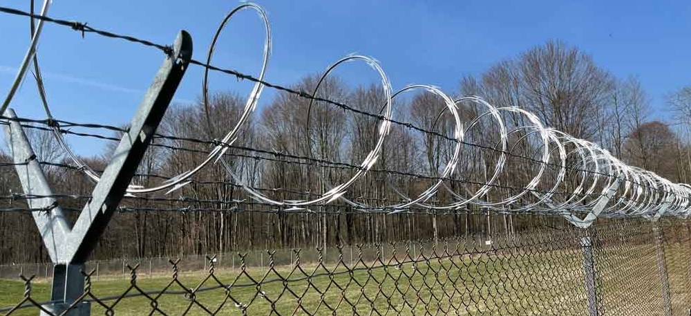 Razor barbed wire: a sharp barrier for safety protection