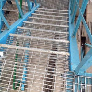What is the quality of steel grating related to?