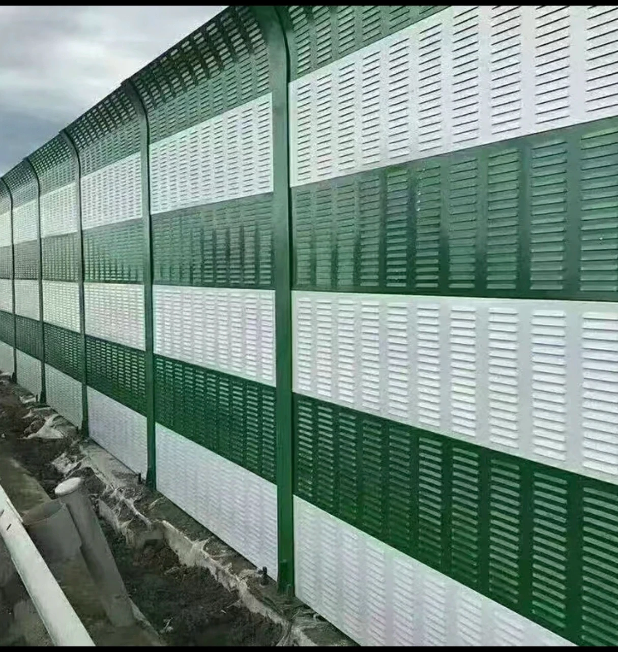 Highly Effective Noise Absorption for Dedicated Highway Noise Barriers