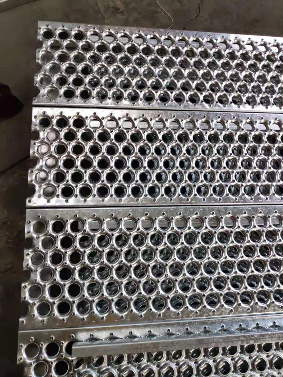 Fish-Eye Anti-Slip Perforated Metal Sheet for Diverse Industrial and Architectural Uses