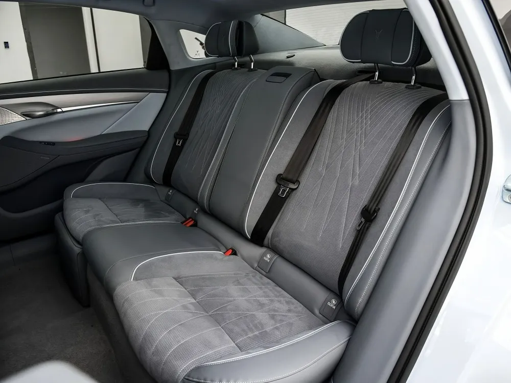 2024 VOYAH ZHUIGUANG PHEV 1.5L 4WD Long-Range Executinve Edition