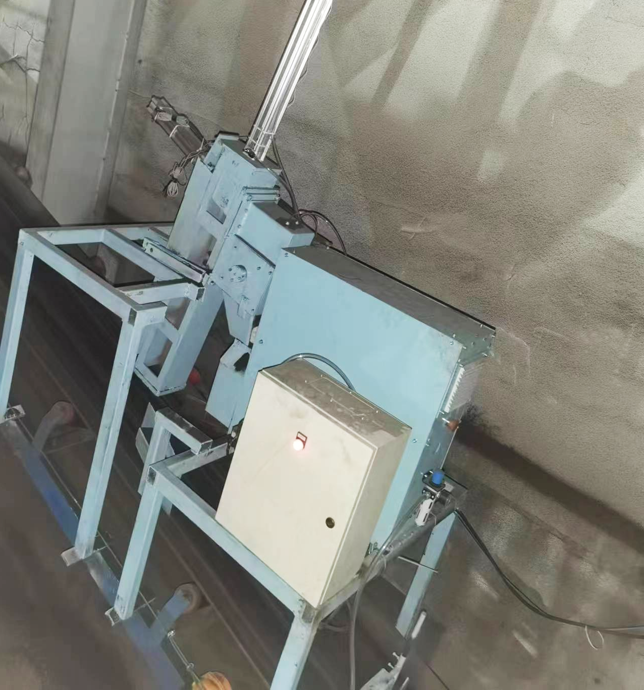 On-line inspection of molding sand
