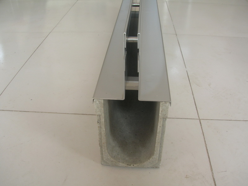 Middle Slot Linear U Type Drainage Channel