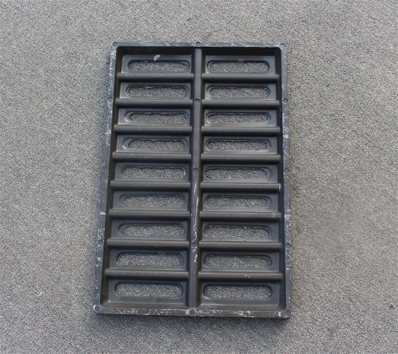 EN124 Composite Gratings for Roadway Use