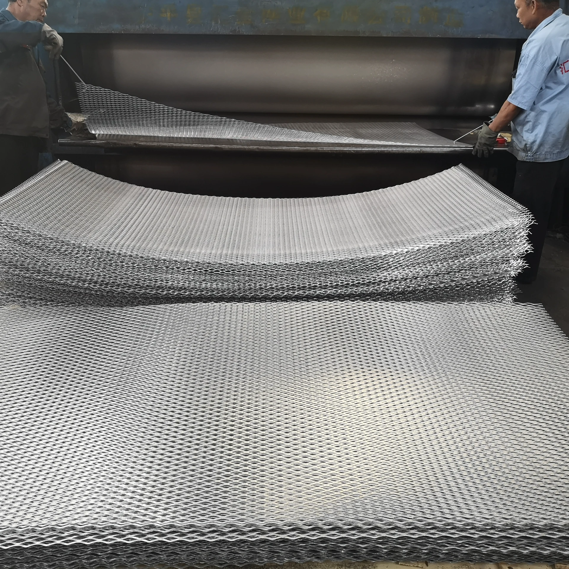 Lightweight Expanded Metal As A Multifunctional Material For Modern Architecture And Industry