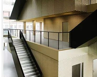 The internal use of aluminum plate mesh