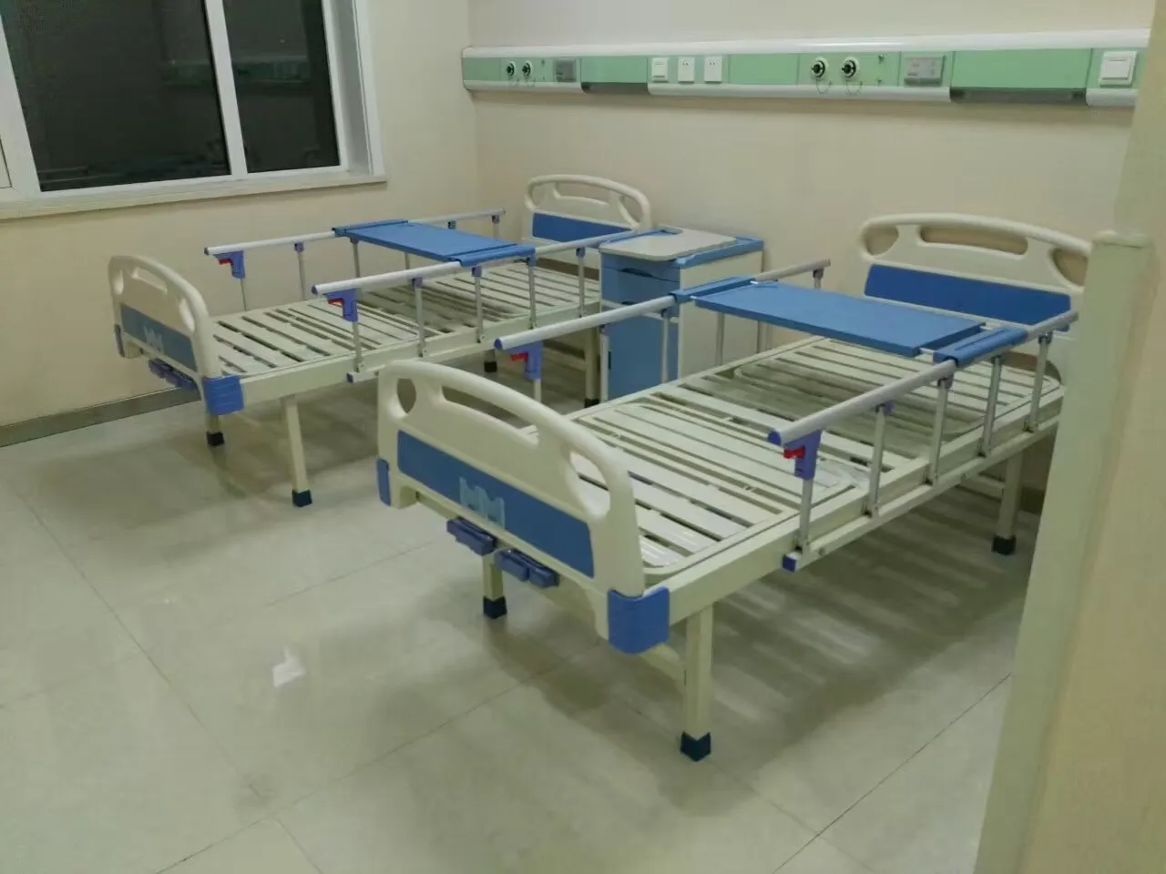 Hospital Bed Mobility Solutions with Durable and Flexible Wheel Designs for Optimal Care