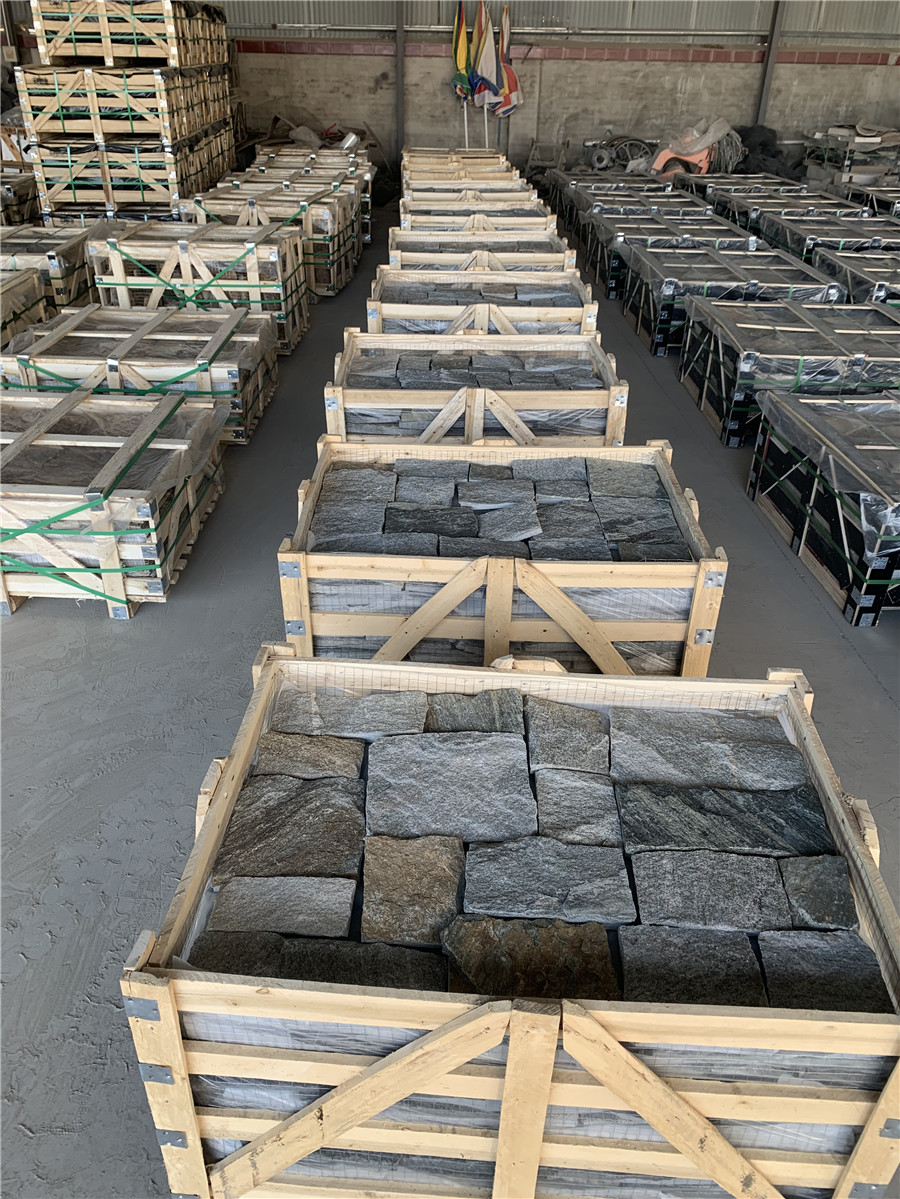 Bulk Beige Limestone Irregular Shapes for Construction and Landscaping Solutions