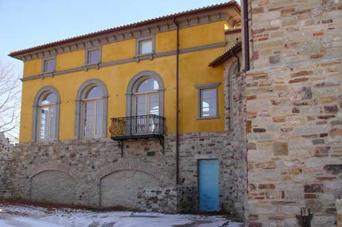 What is Stone Veneer? Your Guide to Affordable Interior & Exterior Faux Stone Solutions