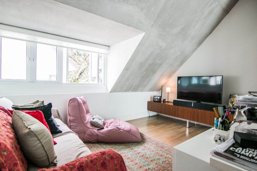 What Kind of Tile is the Best for Living Room in Singapore? Stone Tiles