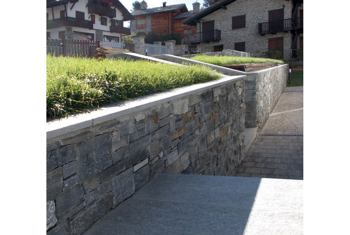 Black Mosaic for Wall: Elegant, Durable Stone Cladding